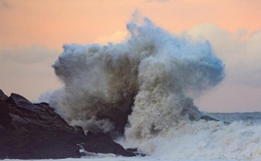 Marinha alerta para possibilidade de ressaca e ondas de até 2,5 metros no litoral de SC