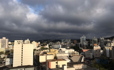 Tempo será parcialmente nublado durante o domingo de eleição