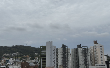 Madrugada de calor e ventania surpreende o Sul de SC com 30°C às 4h