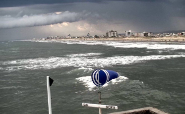 Vento superou os 100km/h em Balneário Rincão (VÍDEO)