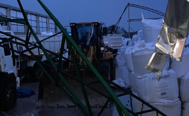 Vento forte, suspeita de tornado e estragos no interior de Meleiro