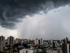 Frente fria coloca SC em alerta para sequência de temporais e chuva forte