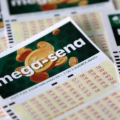 Mega-Sena sorteia dezenas de prêmio estimado em R$ 62 milhões