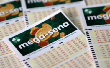 Mega-Sena sorteia dezenas de prêmio estimado em R$ 62 milhões