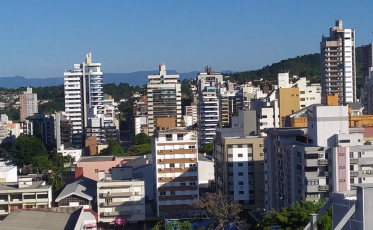 Semana começa com sol predominando e máxima de 35°C em Criciúma e região