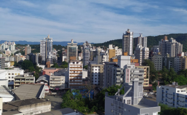 Quarta-feira com sol entre nuvens em Criciúma e região
