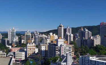 Quarta-feira com sol aparecendo e máxima de 34°C em Criciúma e região