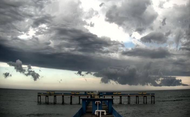 Em Balneário Rincão, as nuvens carregadas dão o recado (VÍDEOS)