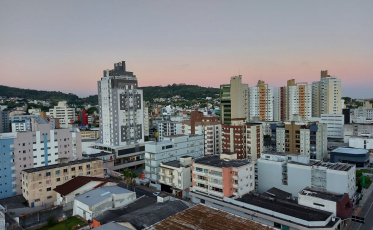 Fim de semana com tempo bom e máximas de 28 graus