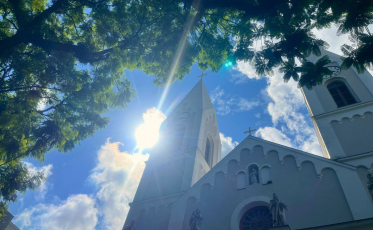 Semana começa com sol e calor