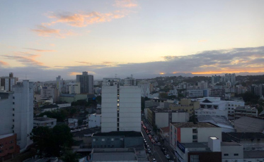Terça-feira com temperaturas amenas e chance de chuva