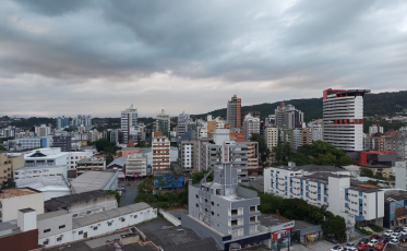 Até 32 graus nesta quinta. Na sexta, pancadas de chuva