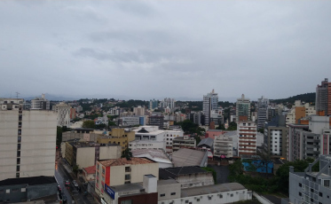 As nuvens tomam conta do início de semana