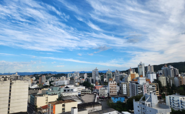 ((Áudio)) Vento nordeste e predomínio de sol devem marcar a quarta-feira na região