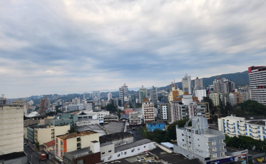 (Áudio) Chuva isolada e sol ao longo do dia na região