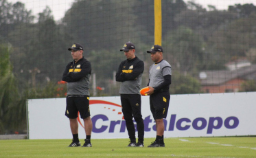 Poupados, Marquinhos Gabriel e Walisson Maia são ausências em treinamento