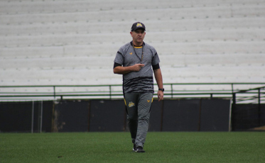 Tencati comanda treino tático no Majestoso