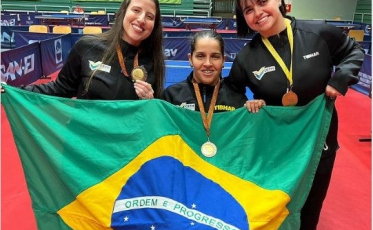 Bruna Alexandre é prata em Aberto Paralímpico de tênis de mesa