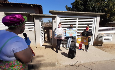 Participantes do Serviço de Convivência Vila Miguel recebem telemensagens
