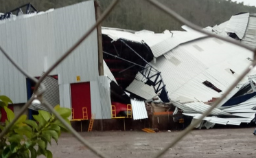 Bombeiros monitoram o temporal e os estragos em cada região