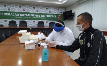 Covid-19: FCF testa árbitros que vão trabalhar nesta quarta