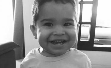 Aos três anos, morre o menino Thobias
