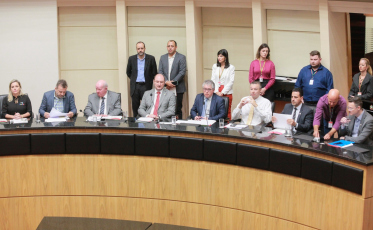 Sem repasses, obras estaduais paradas ainda preocupam prefeitos (ÁUDIO)