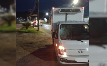 Ciclista morre após acidente com caminhão na SC-370 em Tubarão