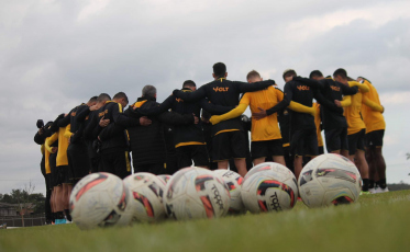 Elenco do Tigre se reapresenta com foco na semifinal