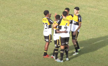 Com dois a menos, Criciúma vence a terceira na Copa SP