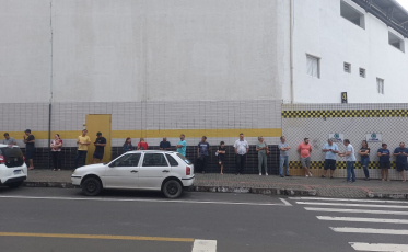 Fila é registrada para retirada de ingressos infantis no Majestoso (VÍDEO) 
