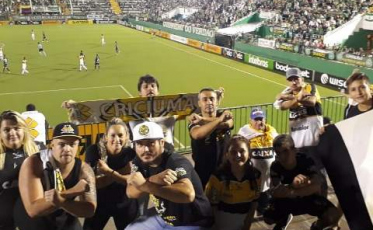 Guerrilha Jovem protesta contra a proibição de bandeiras em Chapecó 