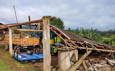 Veja rastro de destruição deixado por tornado em Praia Grande (FOTOS VÍDEOS)