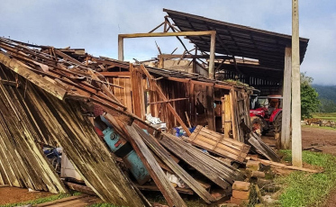 Veja rastro de destruição deixado por tornado em Praia Grande (FOTOS VÍDEOS)