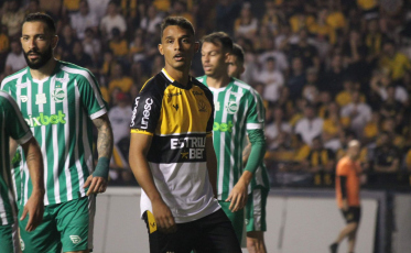 Torrão fala sobre desempenho no Criciúma e expectativa para duelo contra a Chapecoense