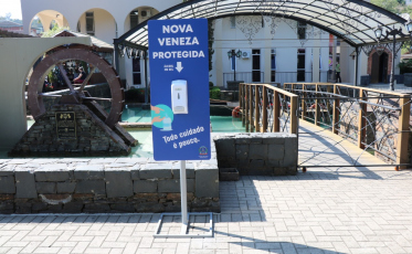 Nova Veneza disponibiliza totens com álcool gel