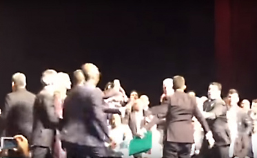 Deputados trocam socos durante diplomação em Minas (VÍDEO)