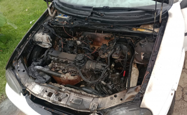 Troca de bateria causa incêndio em veículo em Forquilhinha