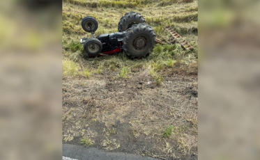 Homem morre após capotamento de trator em SC