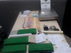 PM prende traficantes com cinco quilos de maconha