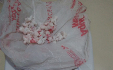 Procurado é flagrado com crack e cocaína