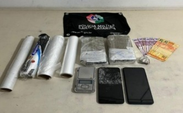 Homem e mulher são presos por tráfico de drogas em Balneário Arroio do Silva