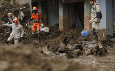 Sobe para 208 número de mortos na tragédia em Petrópolis