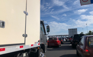 [Áudio] Pegou fila no pedágio? Saiba o que fazer