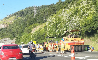 Trânsito lento na entrada do túnel do Morro do Formigão nesta manhã