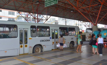 Racionamento de ônibus começa às 19h. Domingo não haverá transporte