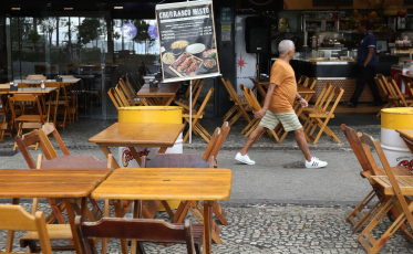 IBGE: volume de serviços cai 3,1% em janeiro em relação a dezembro