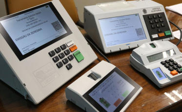 Justiça Eleitoral envia novas urnas para votação no exterior