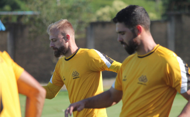 Tencati comanda treino técnico e tático nesta sexta-feira