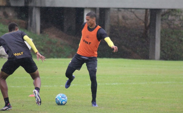 Hygor deve ser o substituto de Fabinho contra o Atlético/GO
